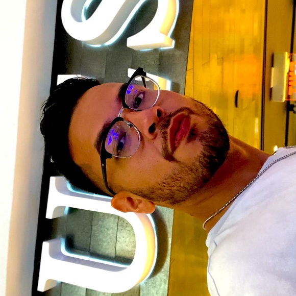 Meet your Posher, Magdiel - Picture 1 of 1